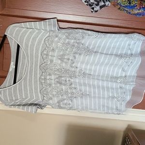 Maurices short sleeve top size 1 lighty worn